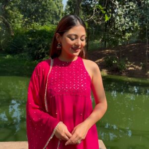 Gulabi Dupatta - Image 1